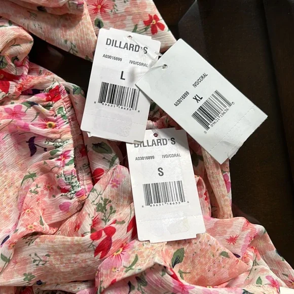 Poppies and Roses Long-Sleeve Ruched Bodice Floral Printed Knit Shift Dress - Picture 15 of 15